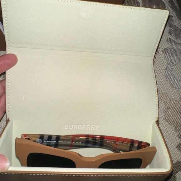 Burberry Sunglasses Kitty 4364 New - Picture 5 of 10
